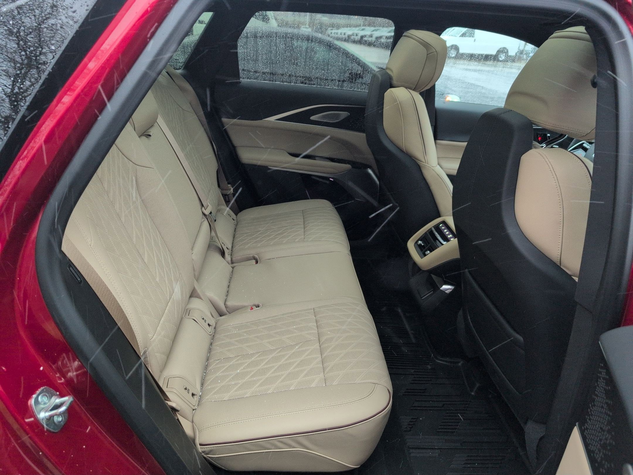 Used 2025 Cadillac Lyriq Luxury image 28