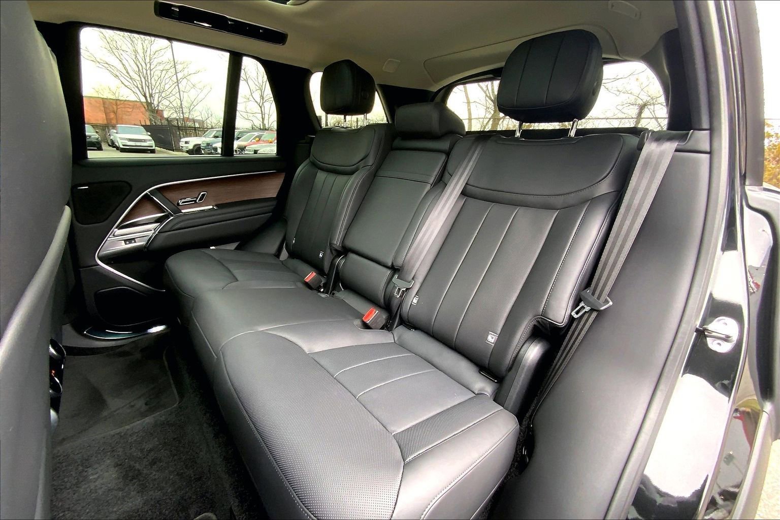 Used 2025 Land Rover Range Rover SE image 20