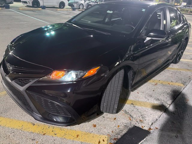 Used 2023 Toyota Camry SE FWD image 2