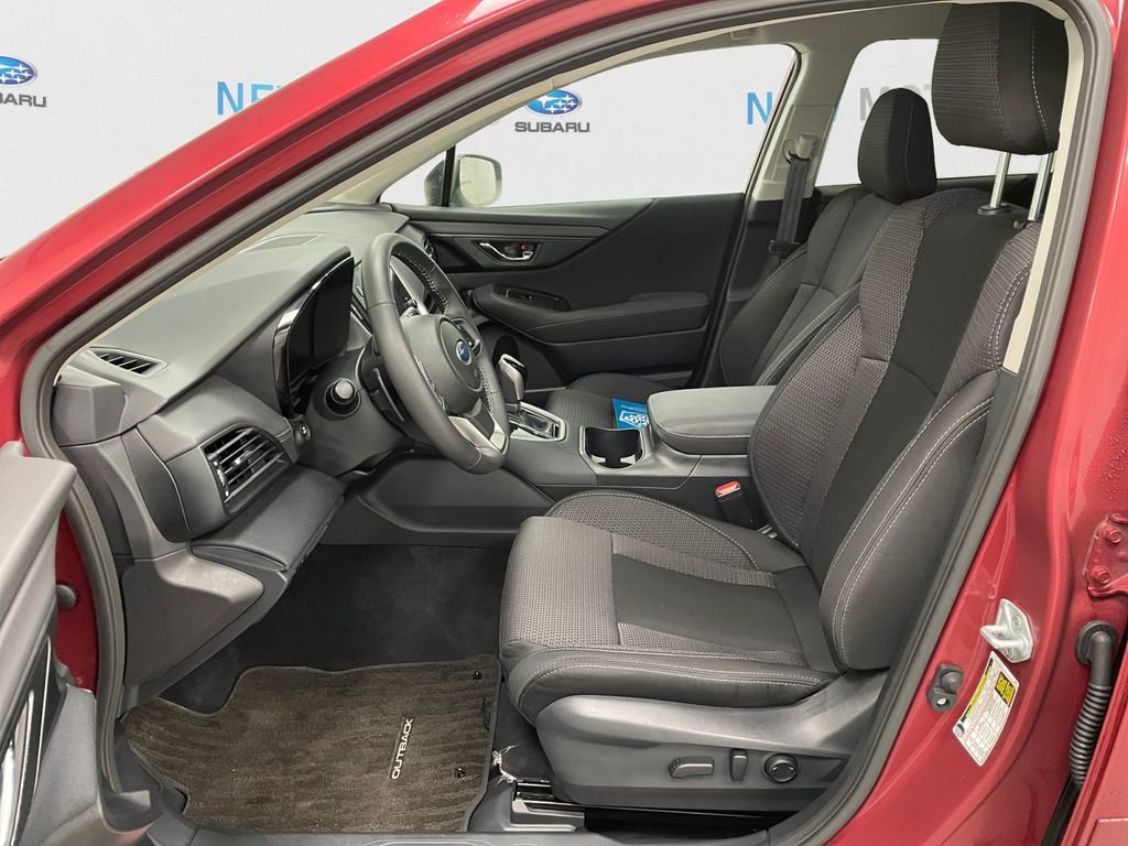 Used 2025 Subaru Outback Premium image 9