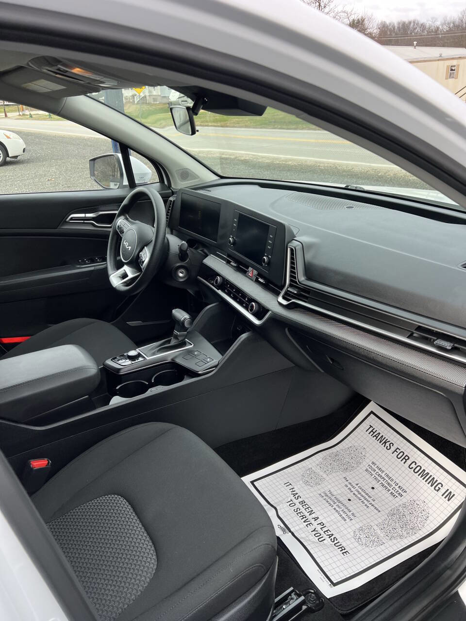 Used 2025 Kia Sportage LX image 11