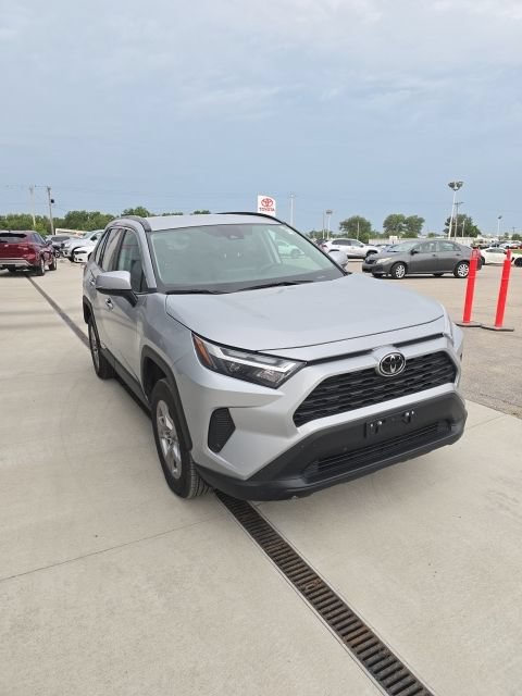 Used 2025 Toyota RAV4 XLE AWD/4WD image 4