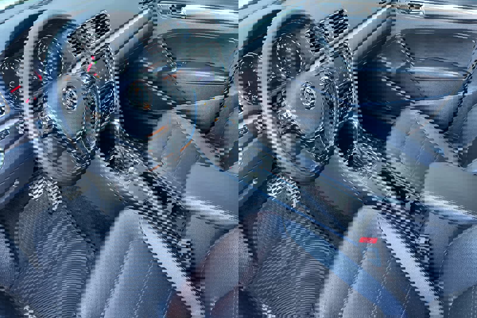 Used 2017 Volkswagen Passat 1.8T R-Line w/ R-Line Lighting Package image 11