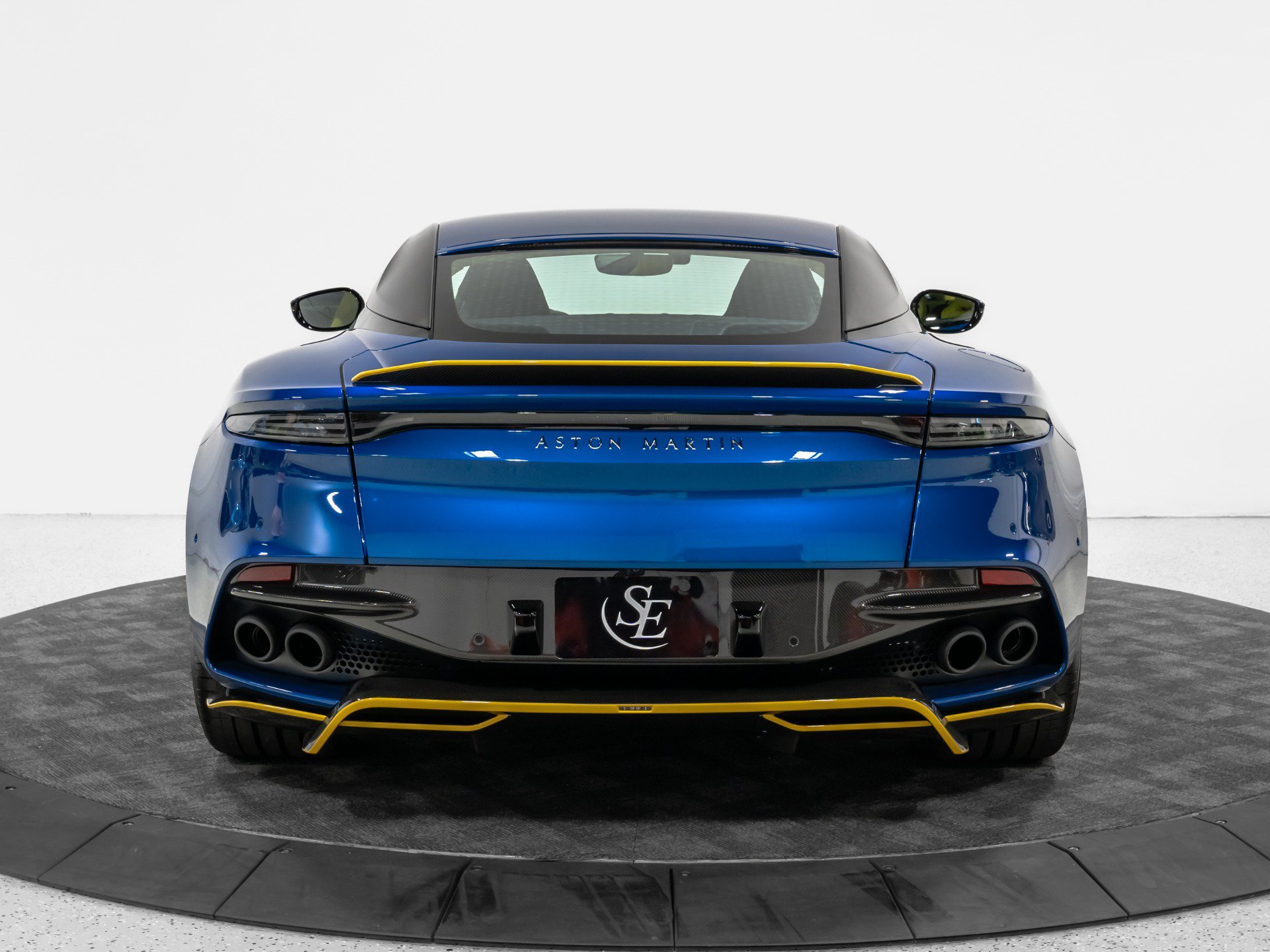 Used 2023 Aston Martin DBS Coupe RWD image 7