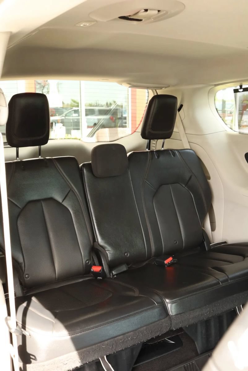 Used 2018 Chrysler Pacifica Touring-L FWD image 55