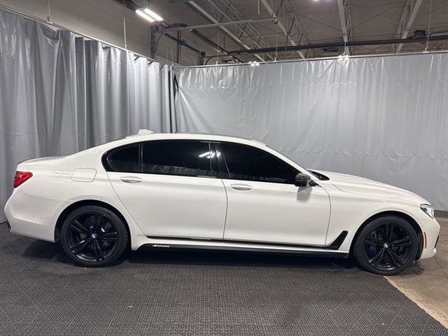 Used 2018 BMW 750i xDrive image 3