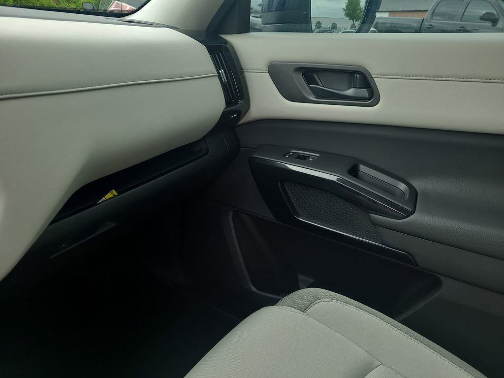 Certified 2025 Nissan Pathfinder SV image 20