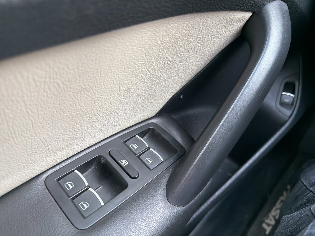 Used 2014 Volkswagen Passat 1.8T Wolfsburg Edition image 11