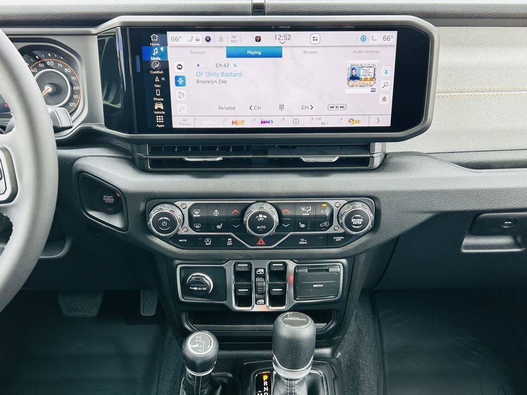 New 2025 Jeep Gladiator Sport image 19