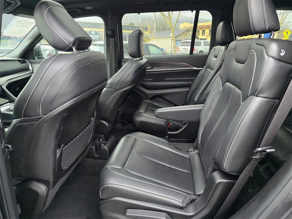 Used 2024 Jeep Grand Cherokee L Limited w/ Luxury Tech Group II image 19