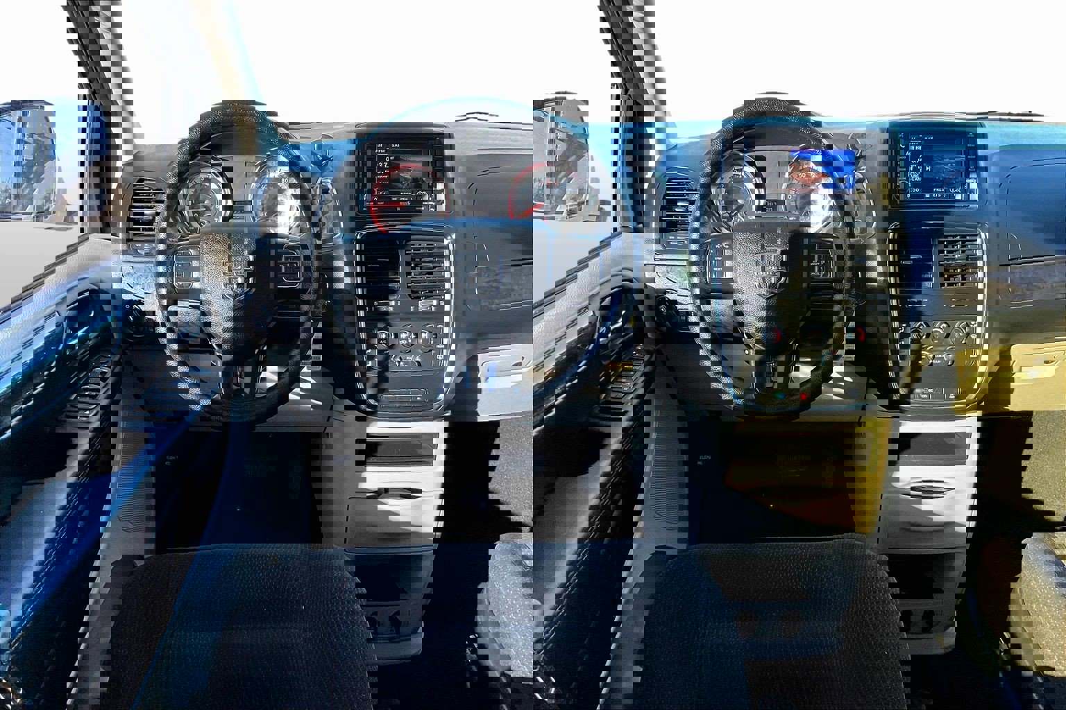 Used 2018 Dodge Grand Caravan SE w/ UConnect Hands-Free Group image 5