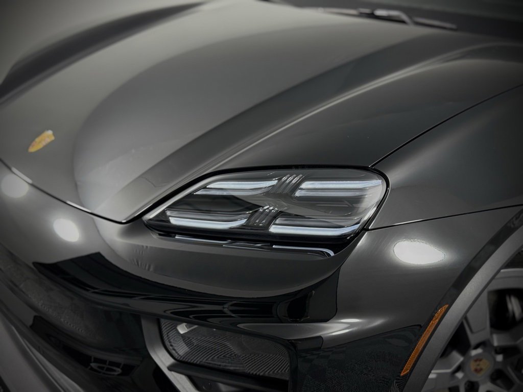 New 2025 Porsche Macan 4 Electric image 12