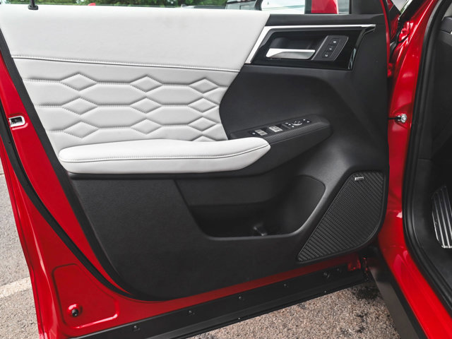 New 2025 Mitsubishi Outlander SEL image 8