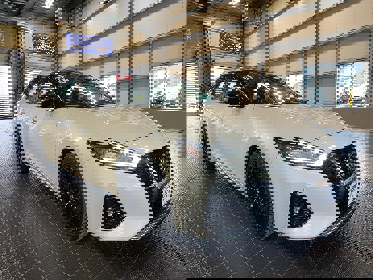 Used 2019 Nissan Maxima SR w/ Premium Package image 1