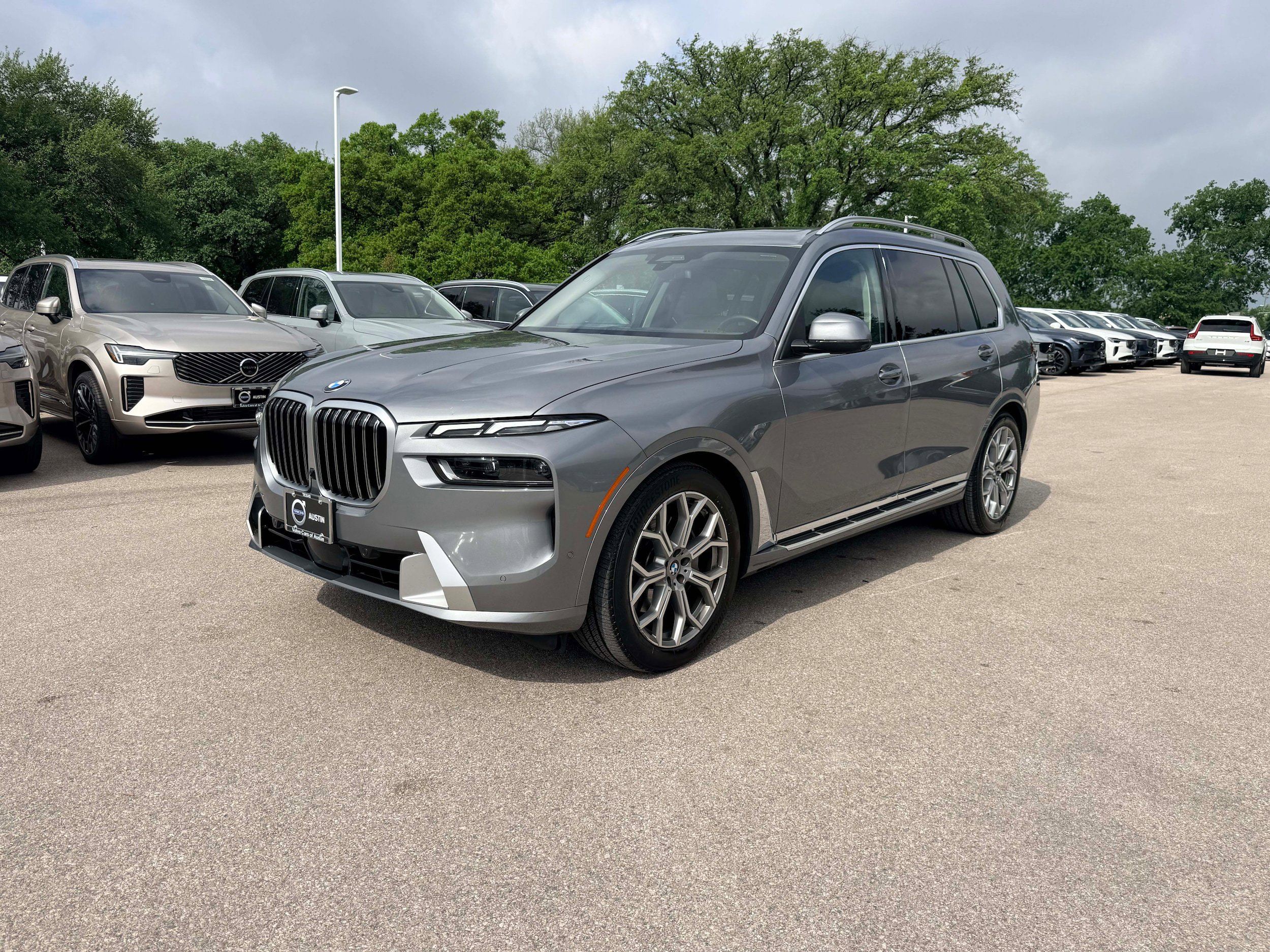 Used 2026 BMW X7 xDrive40i AWD/4WD image 2
