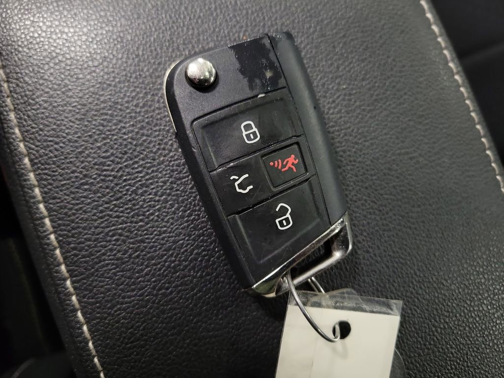 Used 2021 Volkswagen Tiguan SE w/ Panoramic Sunroof Package image 15