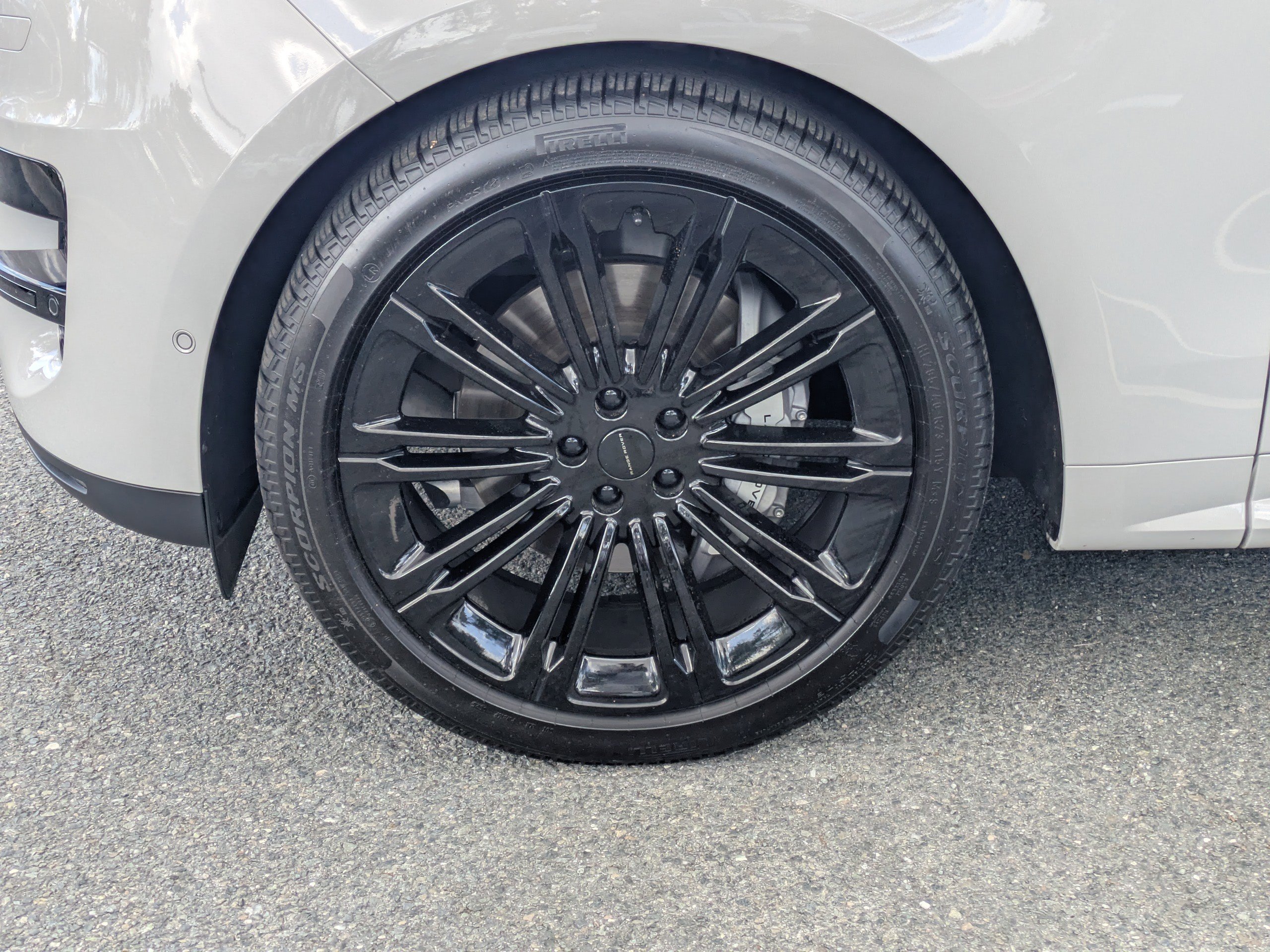 Used 2026 Land Rover Range Rover Sport SE image 3