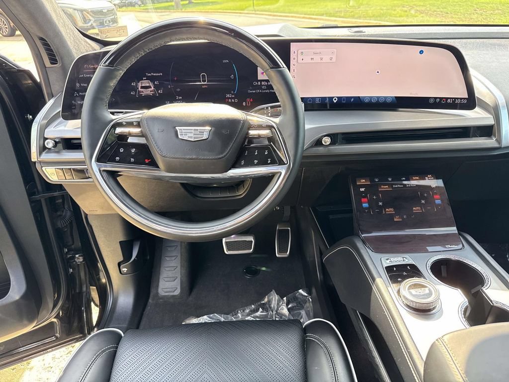 Certified 2026 Cadillac Vistiq Platinum AWD/4WD image 30