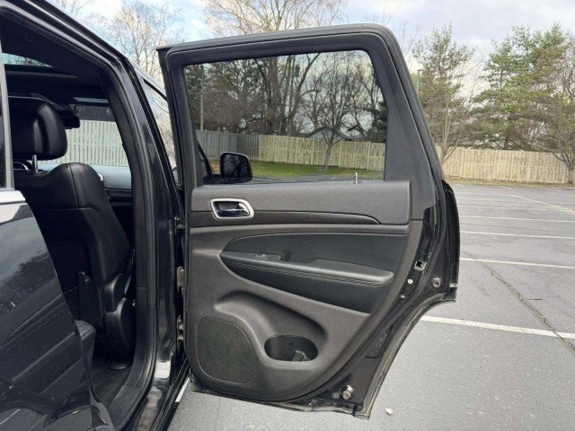 Used 2015 Jeep Grand Cherokee Altitude image 22