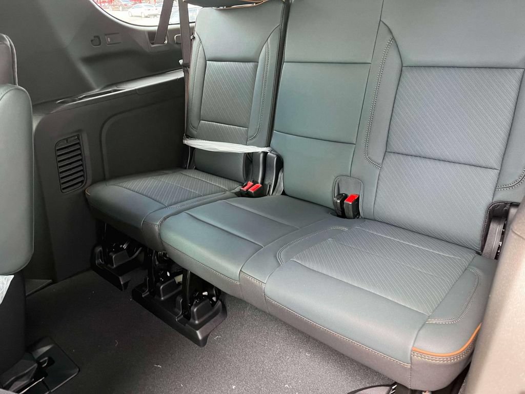New 2026 GMC Yukon XL AT4 w/ AT4 Premium Package AWD/4WD image 17