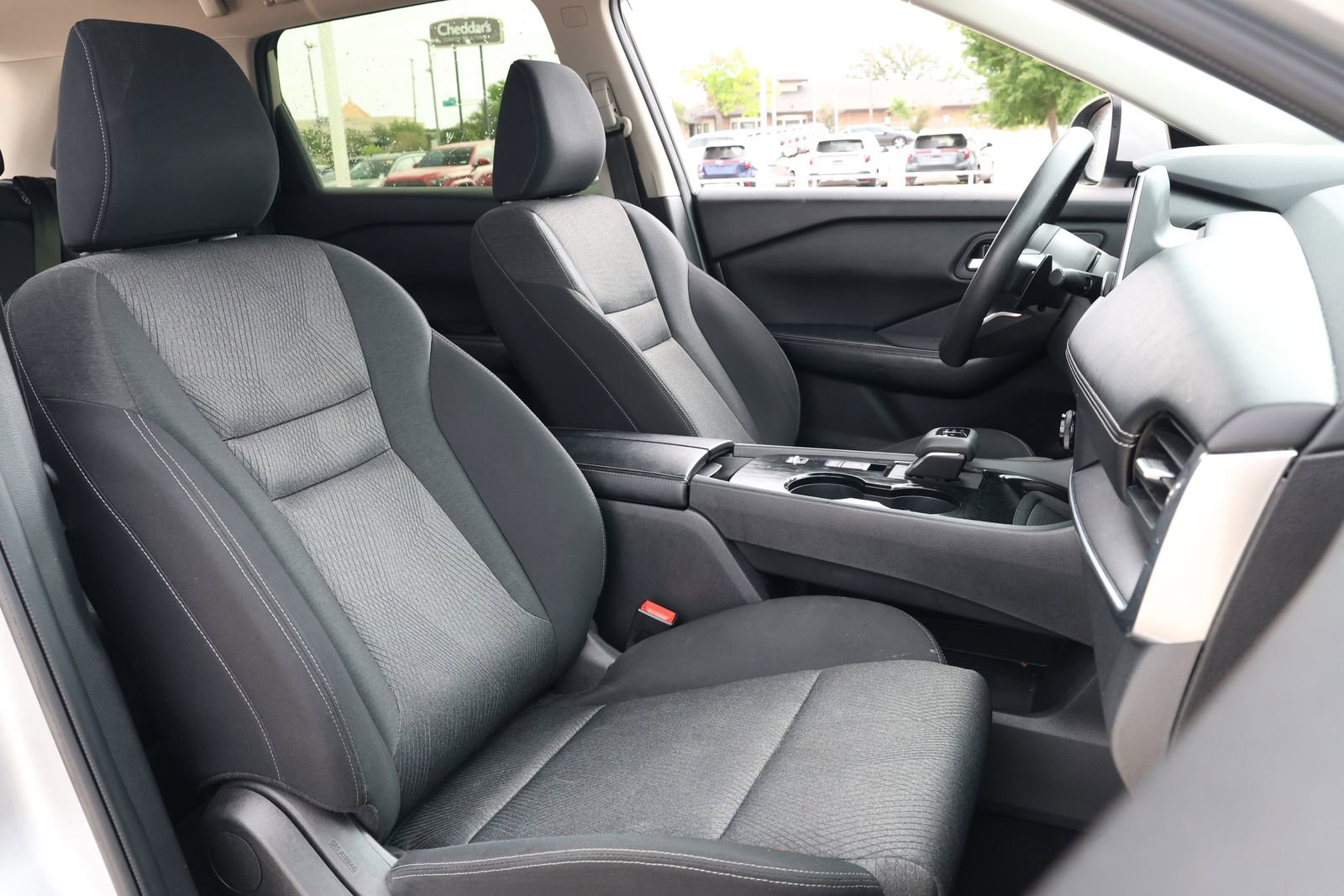 Used 2024 Nissan Rogue SV image 30