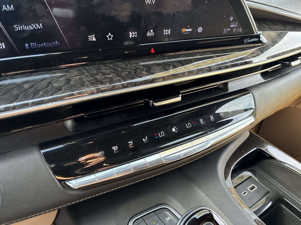 Used 2023 Cadillac Escalade Premium Luxury w/ Performance Package AWD/4WD image 17