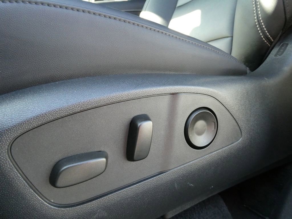 Certified 2025 GMC Acadia Elevation w/ Super Cruise Package FWD image 26