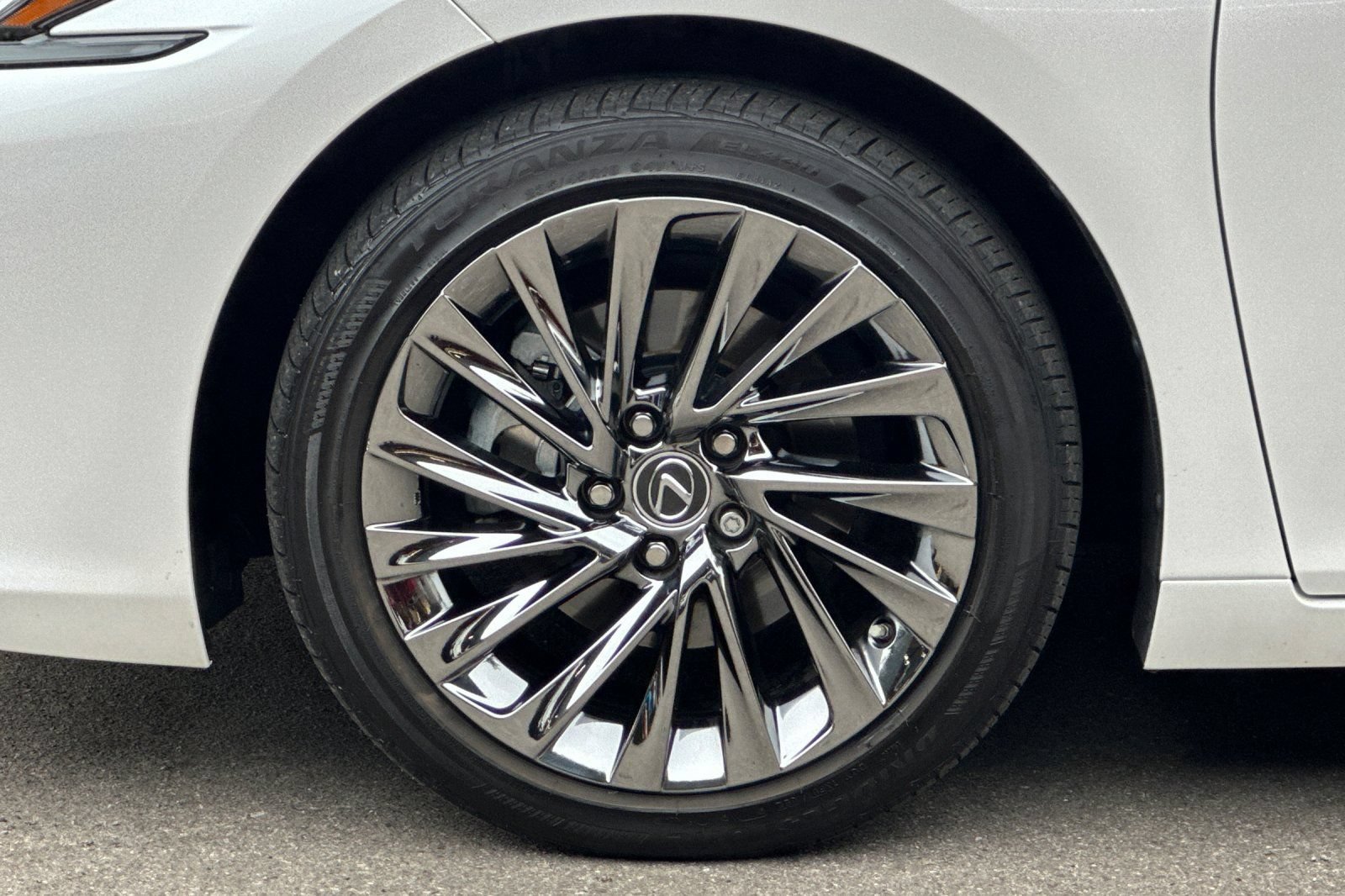 Used 2024 Lexus ES 350 w/ Accessory Package (Z1) FWD image 26