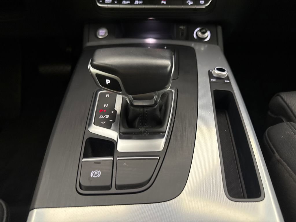 Used 2020 Audi Q5 2.0T Premium w/ Titanium Sport Package image 18