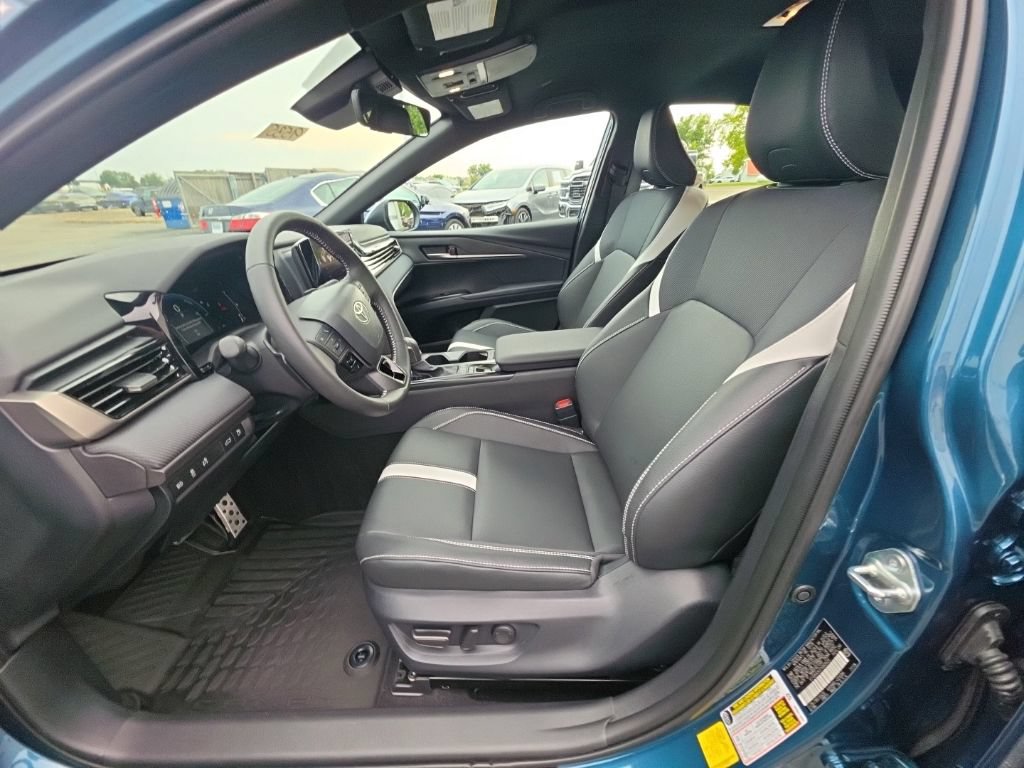 Used 2026 Toyota Camry SE w/ Convenience Package FWD image 14