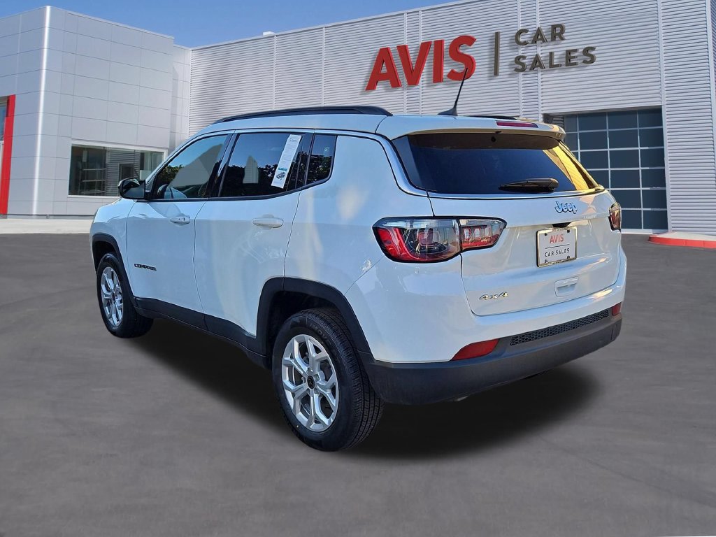 Used 2025 Jeep Compass Latitude AWD/4WD image 7