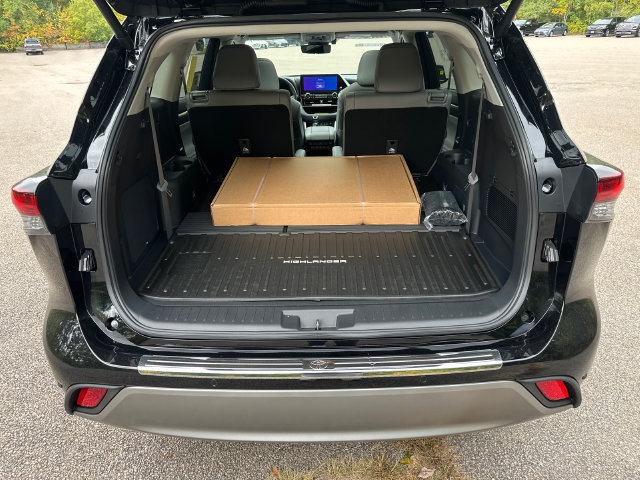 New 2026 Toyota Highlander Platinum AWD/4WD image 13