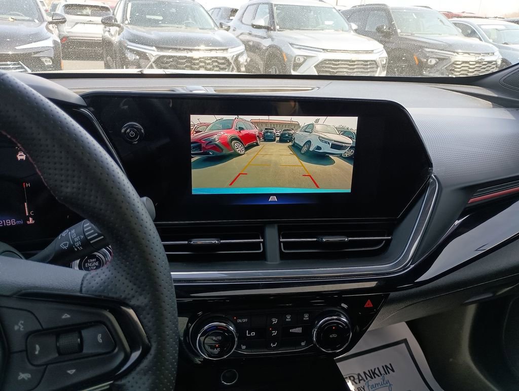 Used 2025 Chevrolet Trax RS w/ Sunroof Package FWD image 23