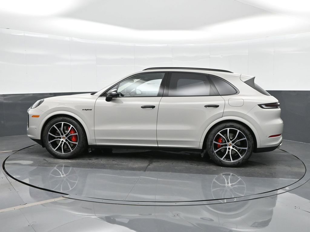New 2026 Porsche Cayenne S image 2