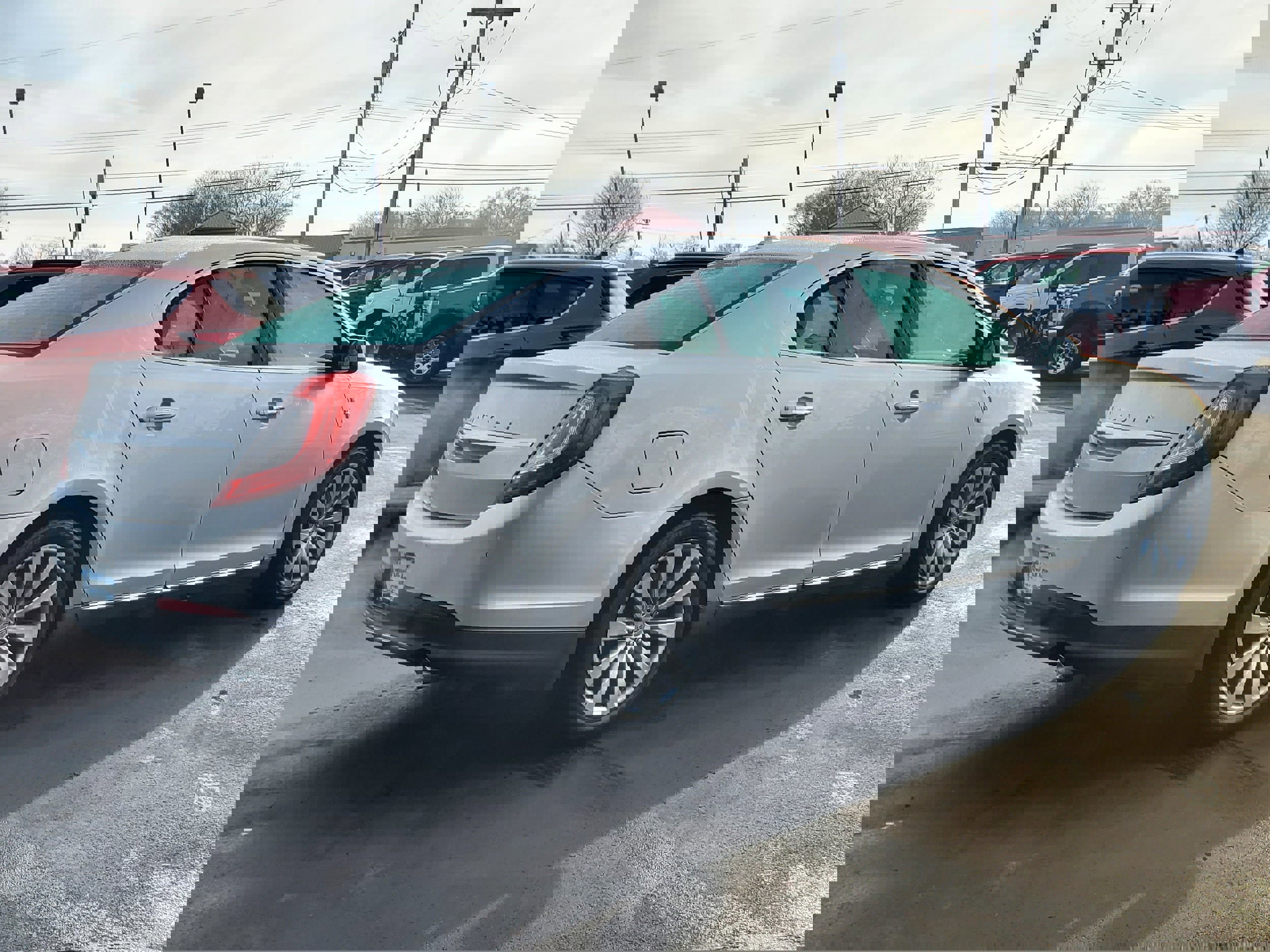 Used 2016 Lincoln MKS image 4