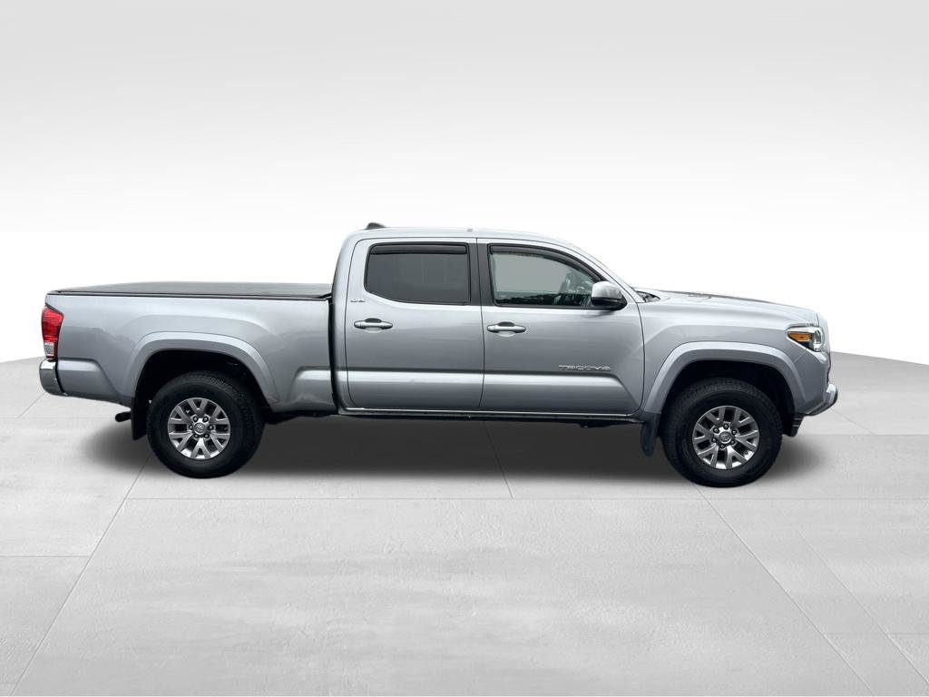 Used 2017 Toyota Tacoma SR5 AWD/4WD image 6