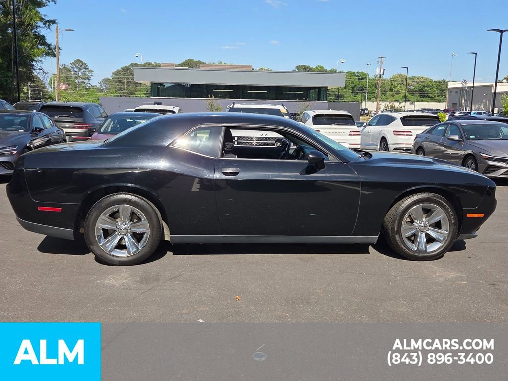 Used 2015 Dodge Challenger SXT RWD image 6