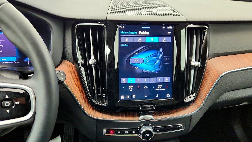 Used 2024 Volvo XC60 B5 Plus w/ Protection Package Premier AWD/4WD image 18