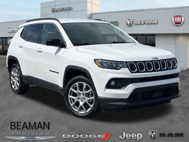 Used 2022 Jeep Compass Latitude image 1