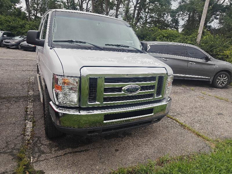 Used 2013 Ford E-250 and Econoline 250 w/ PWR Group RWD image 2