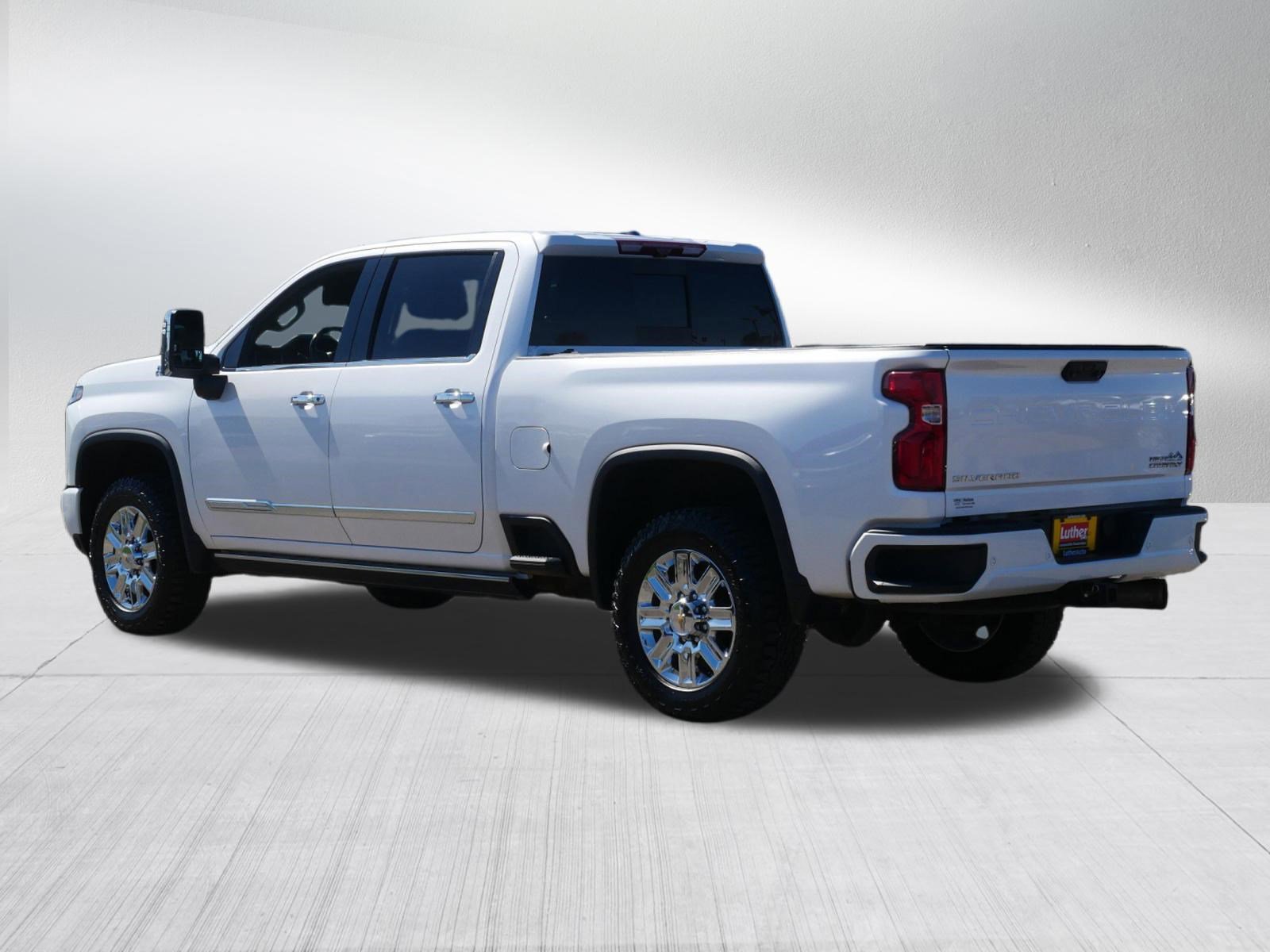 Used 2024 Chevrolet Silverado 2500 High Country w/ Technology Package AWD/4WD image 5