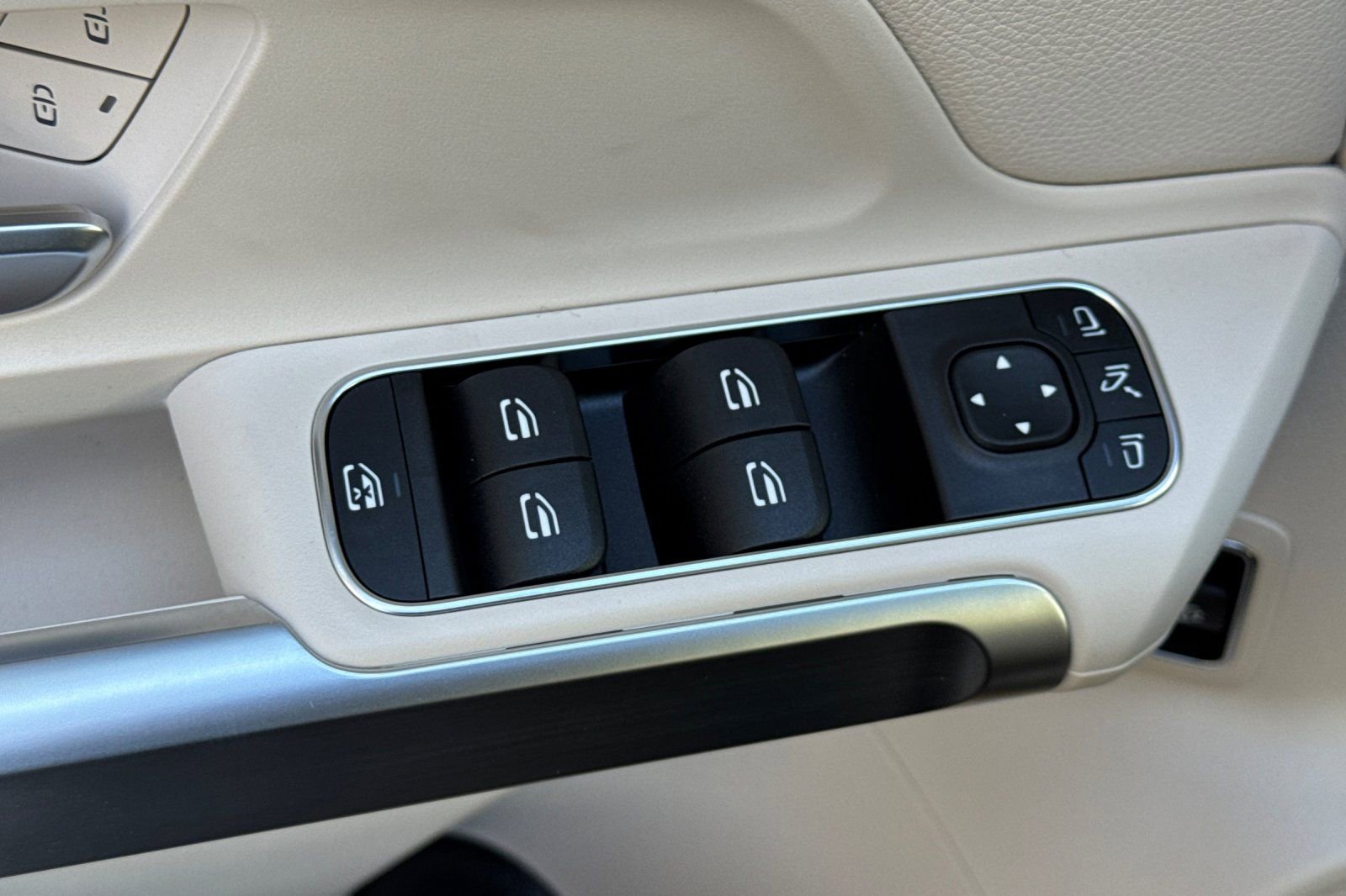 New 2026 Mercedes-Benz GLB 250 image 24