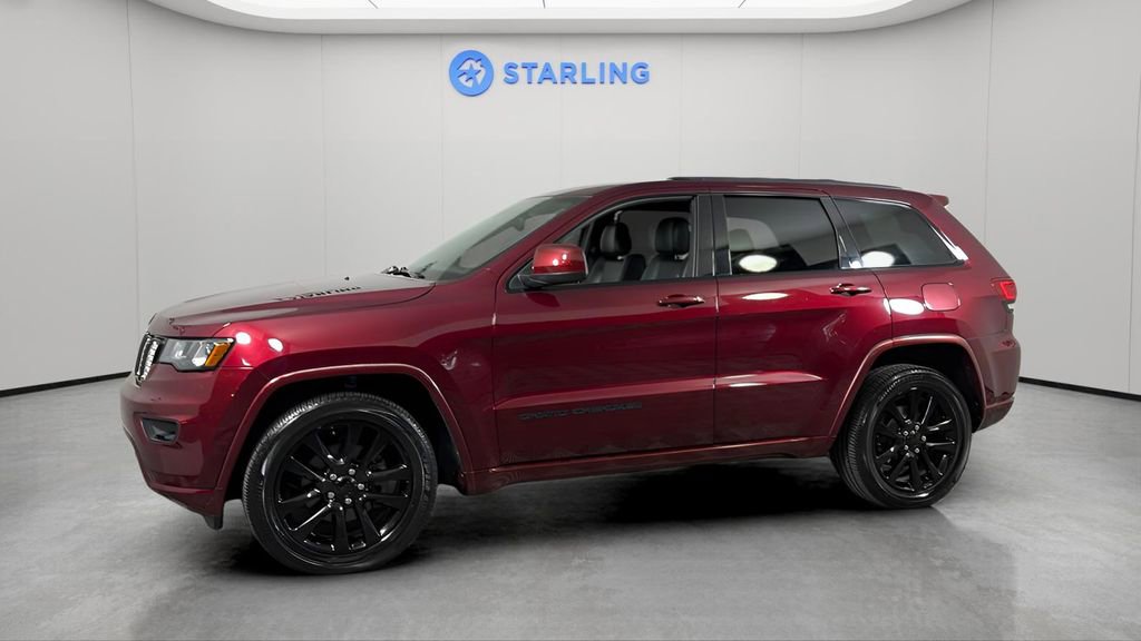 Used 2017 Jeep Grand Cherokee Altitude AWD/4WD image 3