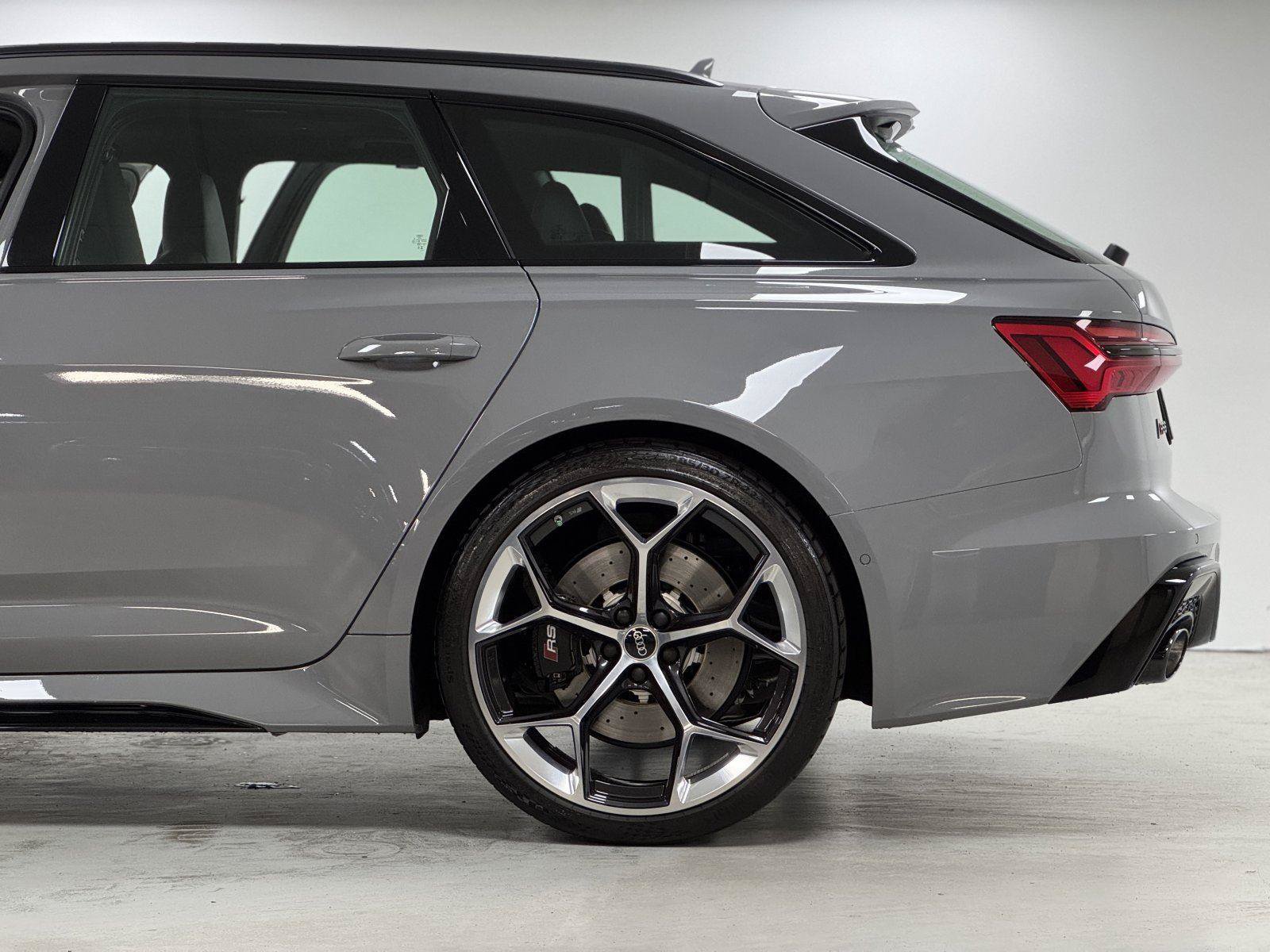 Certified 2024 Audi RS 6 performance AWD/4WD image 46