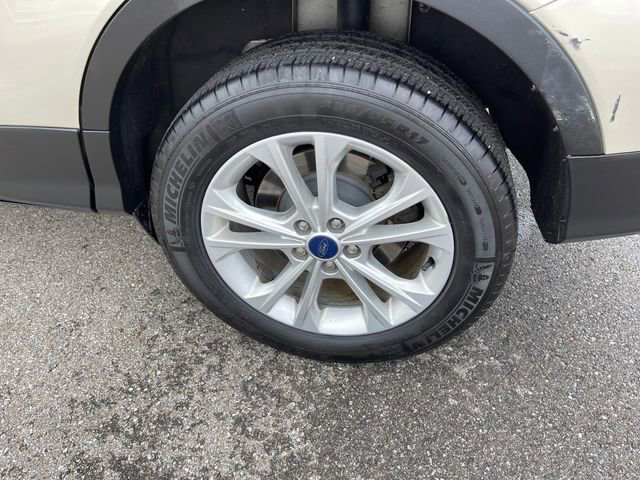 Used 2017 Ford Escape SE w/ SE Leather Comfort Package image 40