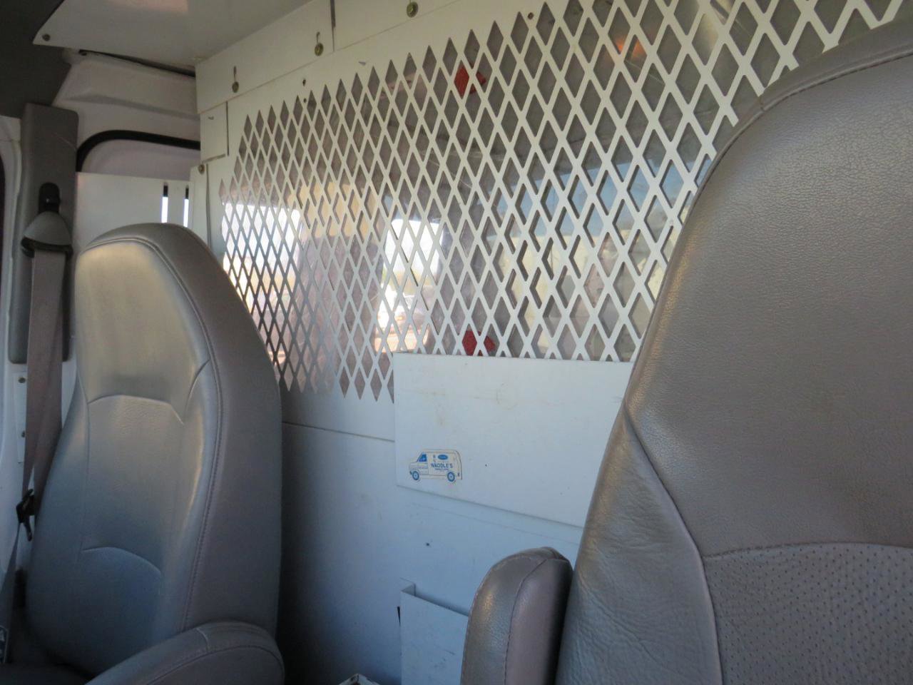 Used 2001 Ford E-150 and Econoline 150 RWD image 9