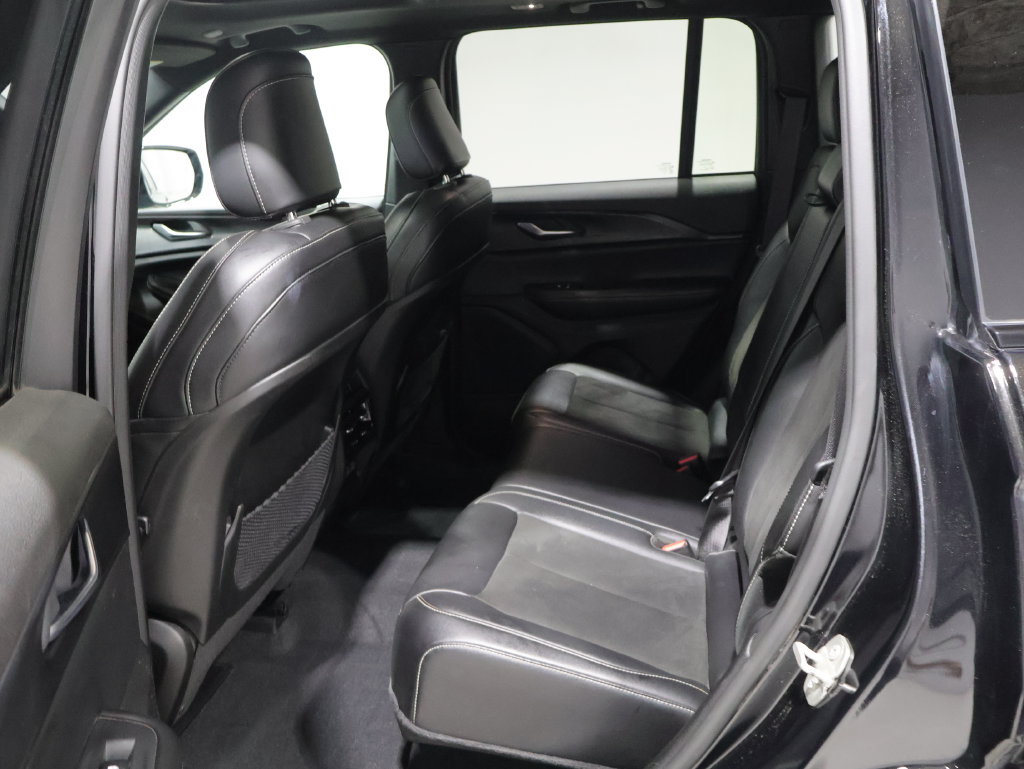Used 2023 Jeep Grand Cherokee Altitude AWD/4WD image 17