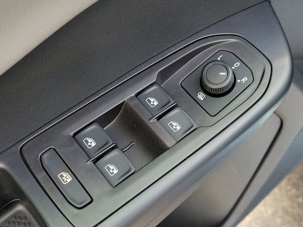 Used 2024 Volkswagen Taos SE image 19
