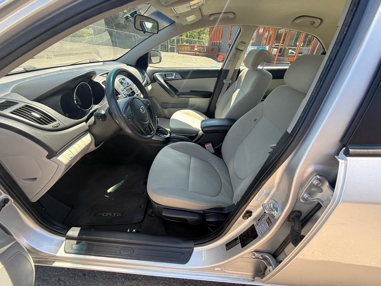 Used 2013 Kia Forte EX FWD image 10