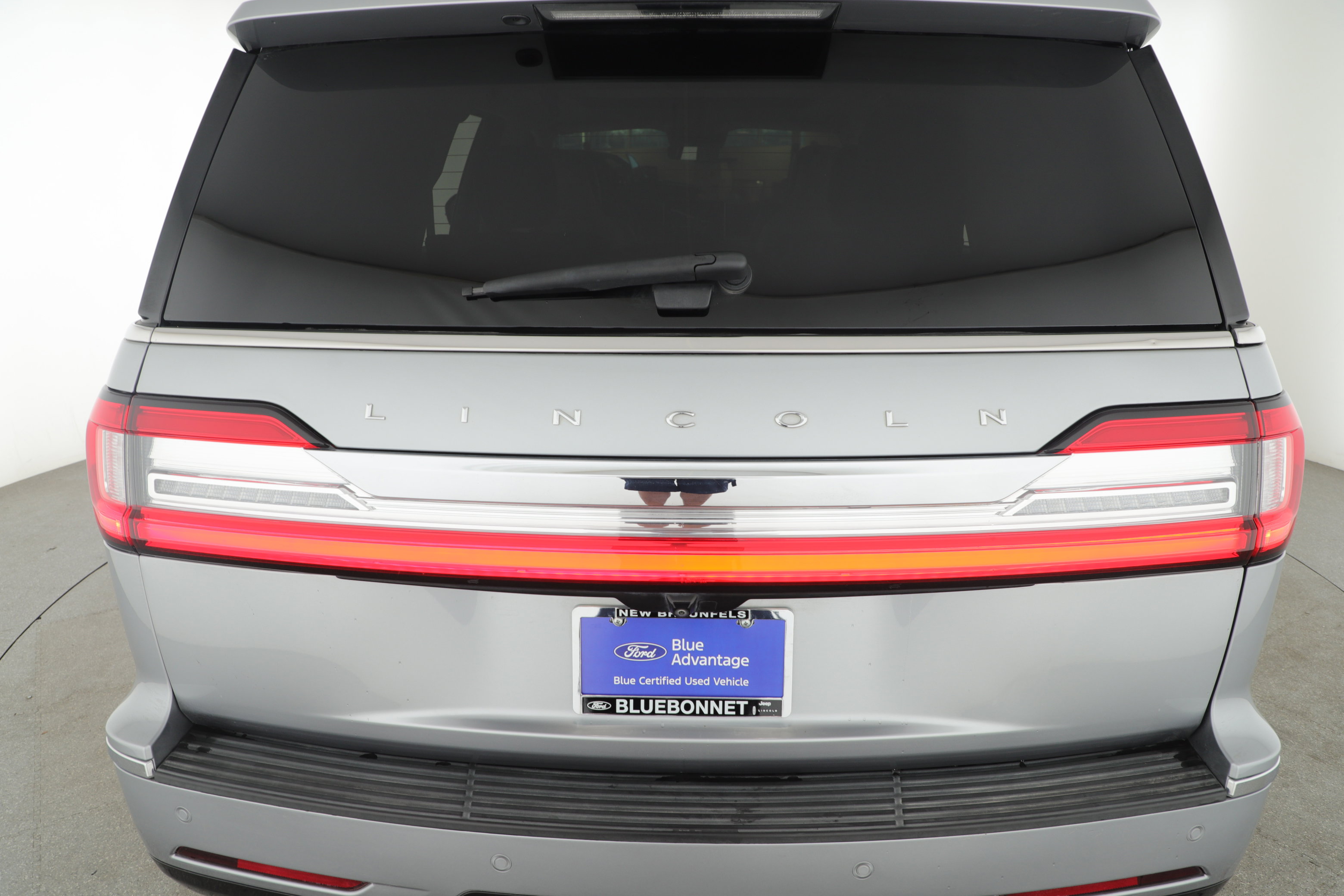 Certified 2021 Lincoln Navigator Reserve w/ Luxury Package image 4